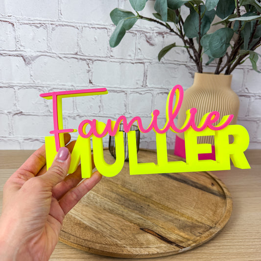 3D Schriftzug Familie + Name in der Hand – Größenreferenz, Neongelb + Magenta, PLA