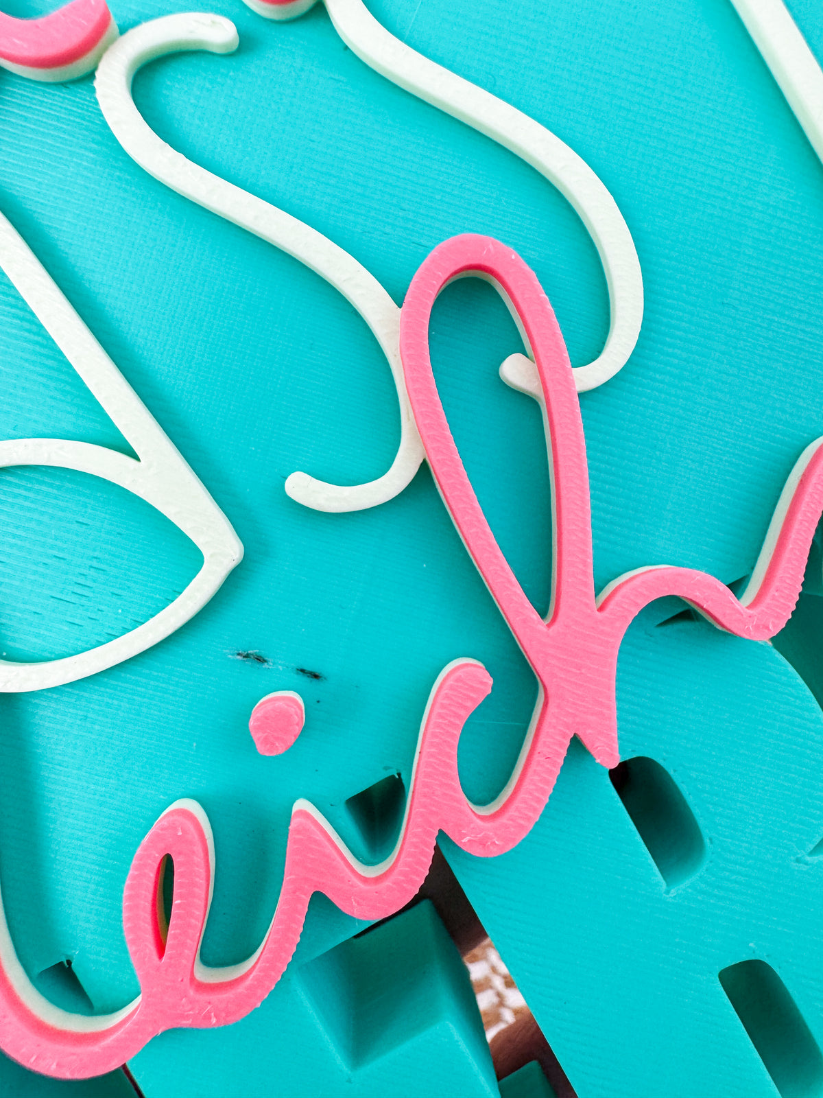 3D Schriftzug Gleichzeitig Leben Türkis-Rosa – B-Ware