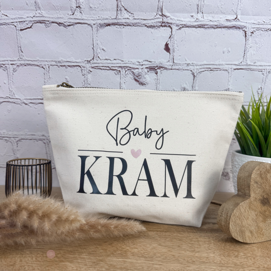 Detailaufnahme der nachhaltigen Kosmetiktasche „Baby Kram“ – ideal für Wickeltasche, Handtasche oder unterwegs