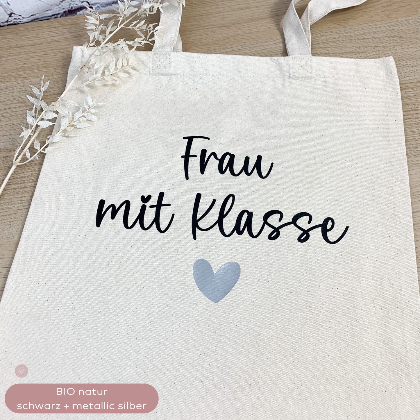 Stofftasche Frau mit Klasse als Geschenk für Lehrerinnen, personalisierbar mit Herz-Farbe