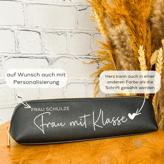 Federmäppchen Frau mit Klasse