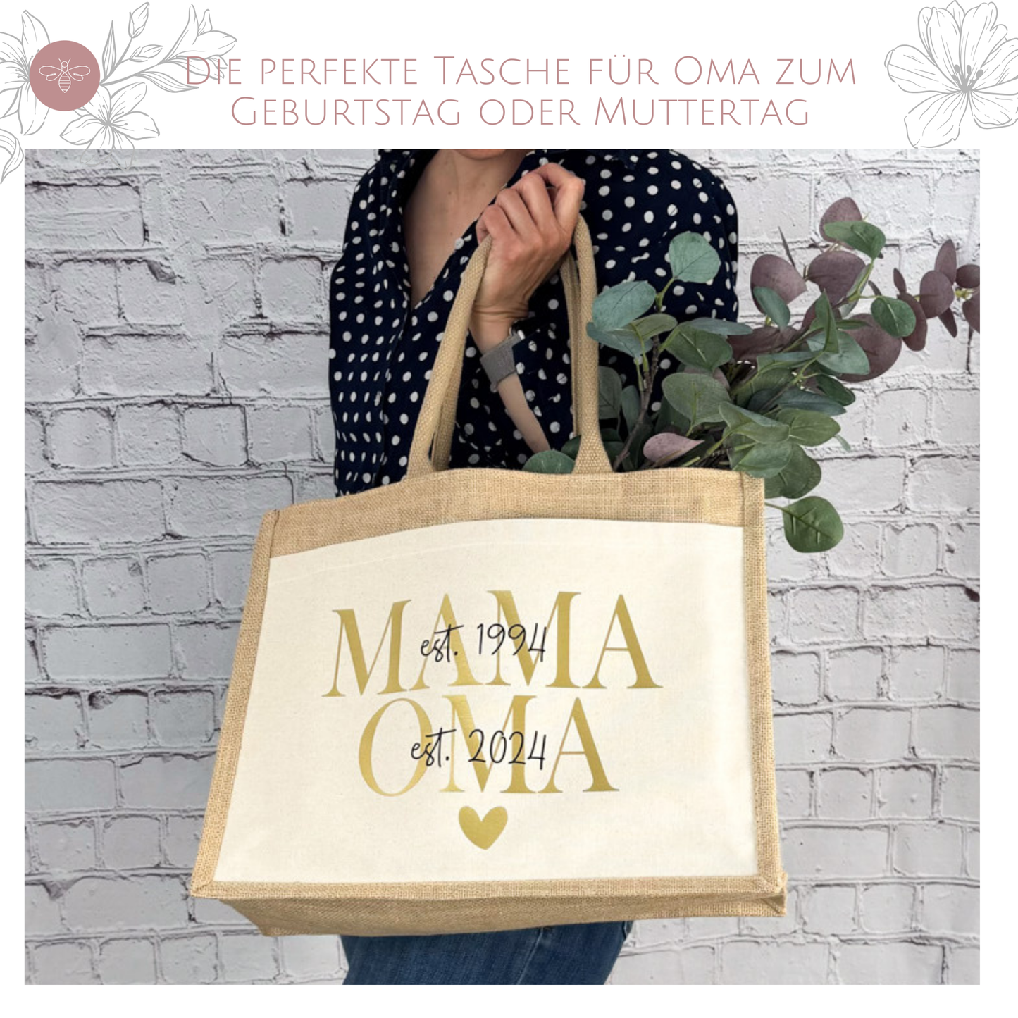 Jutetasche für Mama und Oma in Gold mit Jahreszahlen – getragen von einer Frau, perfekte Geschenkidee