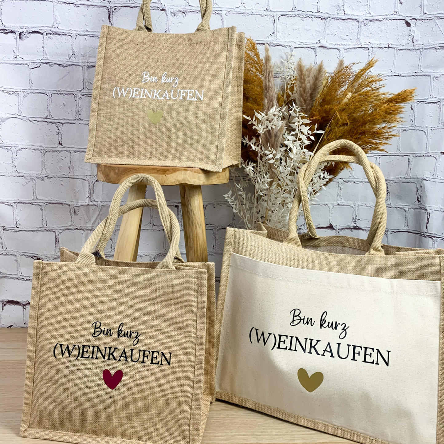 Stilvolle Jutetasche mit Schriftzug „Bin kurz (W)EINKAUFEN“, perfekt für nachhaltige Shopping-Trips.