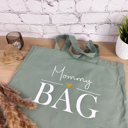 Mommy Bag in Salbeigrün aus Bio-Baumwolle – ideale Tasche für Mamas im Alltag mit Kind, großzügig geschnitten für Windeln, Snacks & mehr.