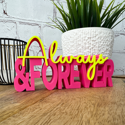 3D Schriftzug Always and Forever aus PLA in Pink und Gelb als modernes Hochzeitsgeschenk auf Holzuntergrund