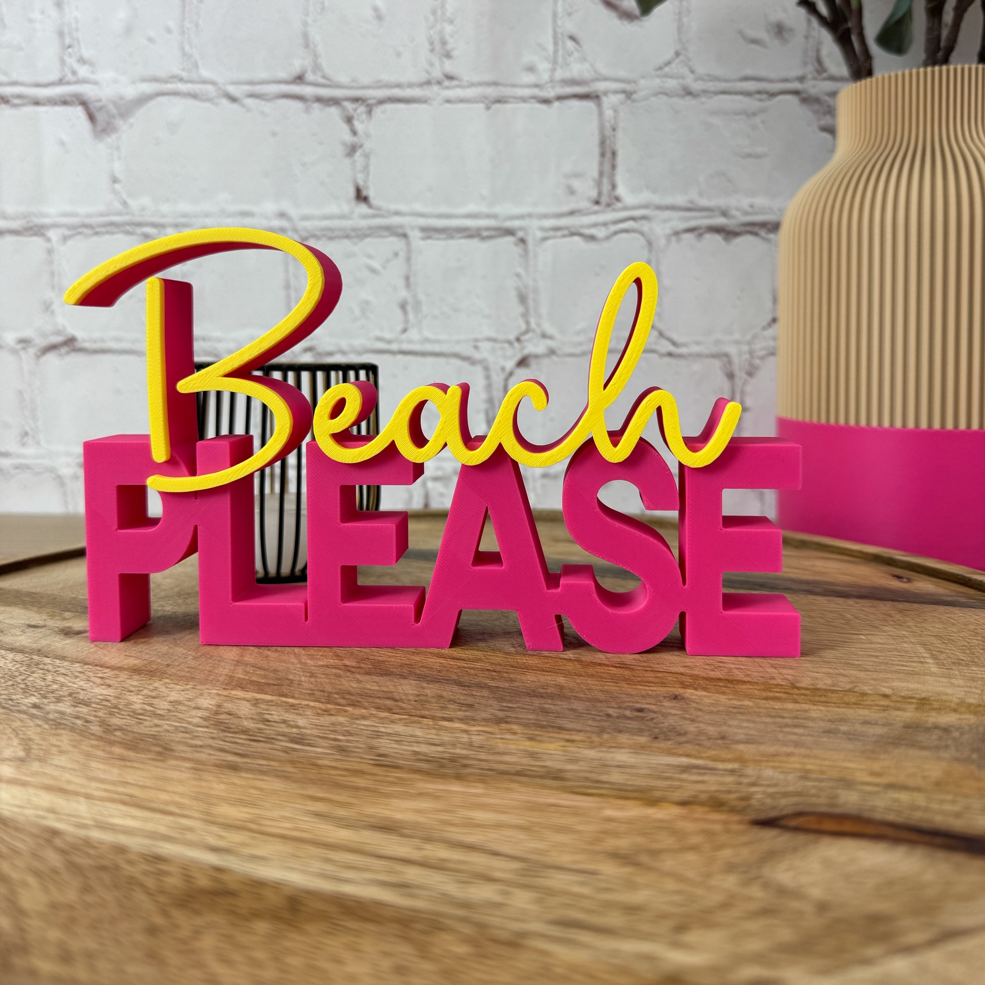 Moderner 3D Schriftzug Beach please als Statement Deko für Reise- und Strandliebhaber