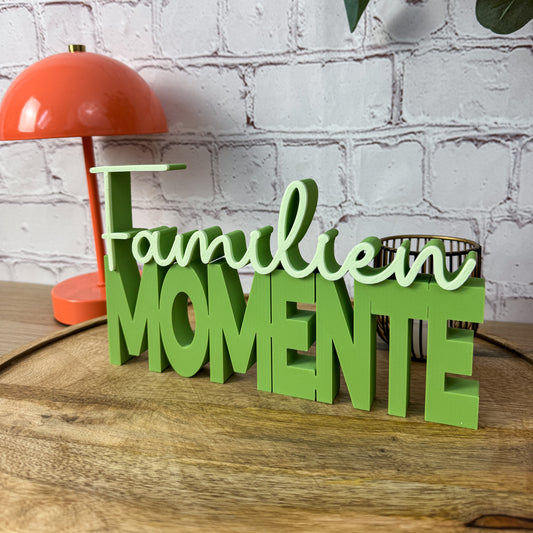 3D Schriftzug Familien Momente aus PLA – Wanddeko in 5 Größen, weißer Hintergrund