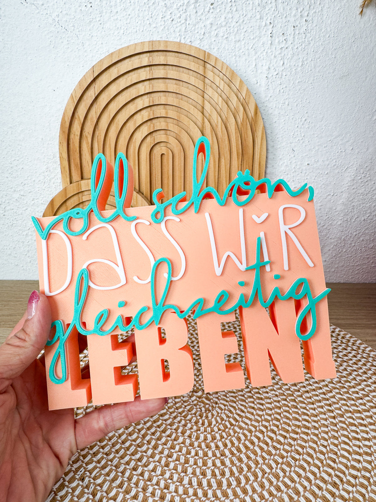 3D Schriftzug Gleichzeitig Leben Apricot-Mint – B-Ware