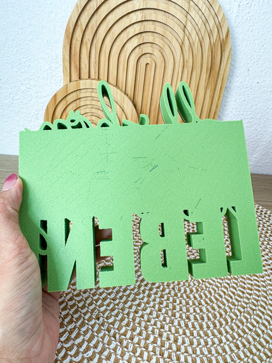 3D Schriftzug Gleichzeitig Leben Grün – B-Ware