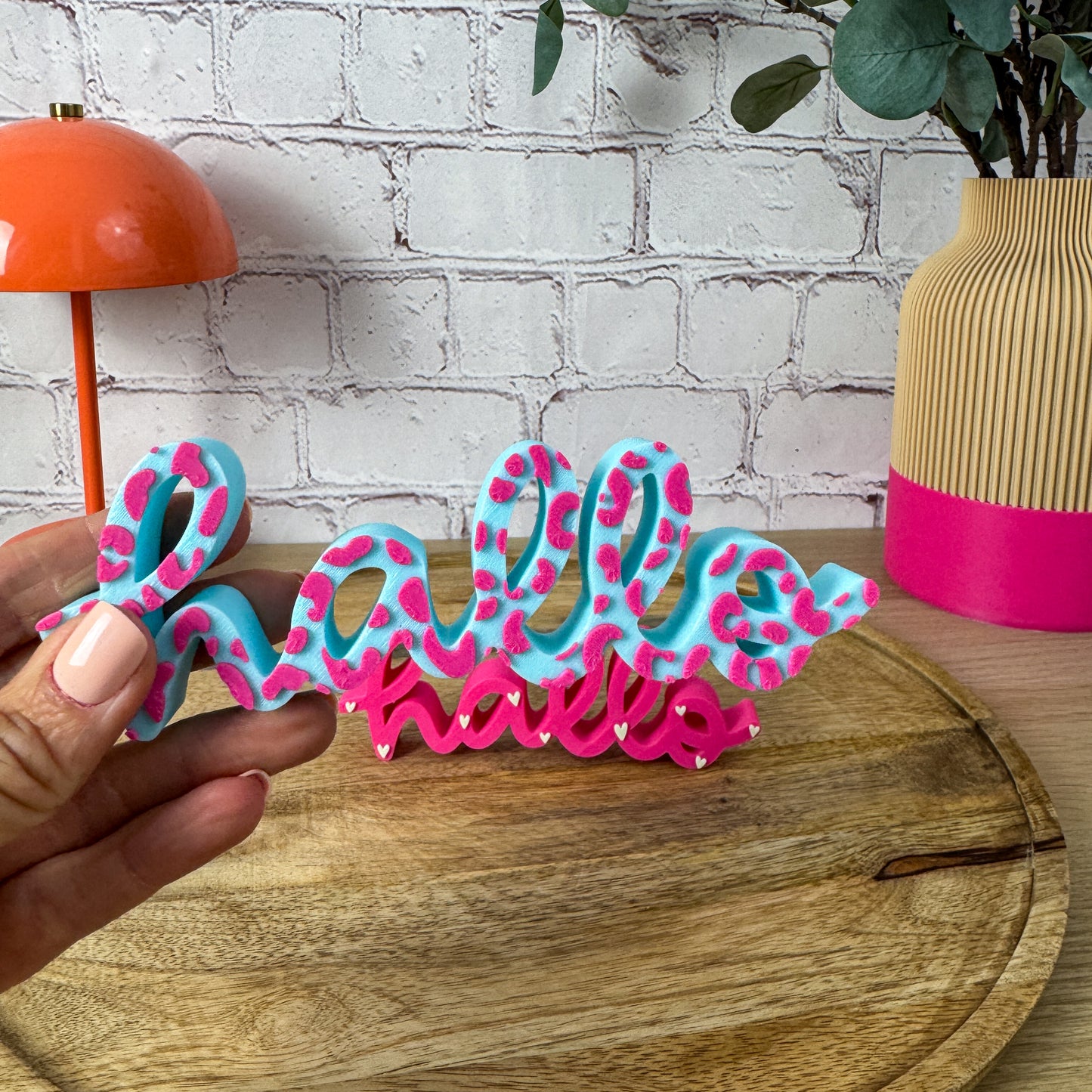 3D Schriftzug hallo im Leo-Look