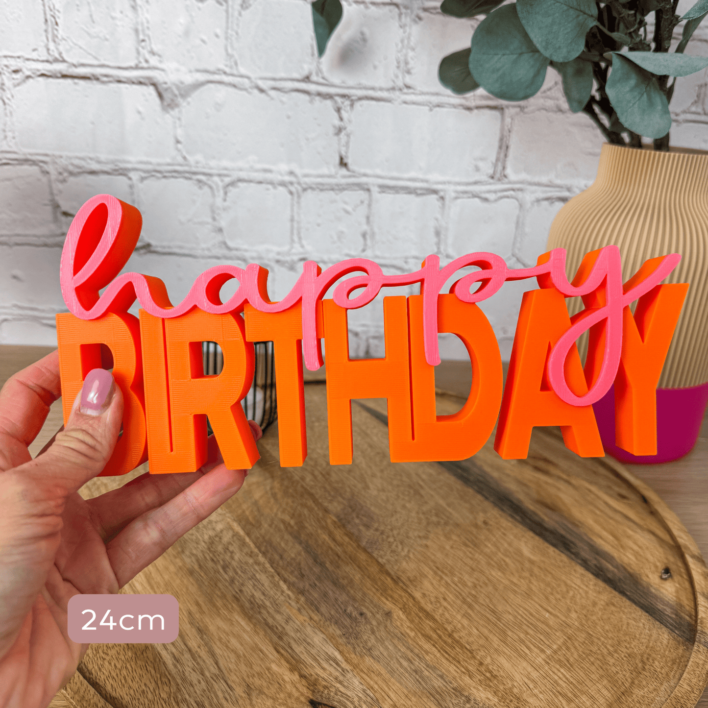 3D Schriftzug happy birthday orange mit rosa Schrift 24 cm breit – auffällige happy birthday rosa Geburtstagsdeko