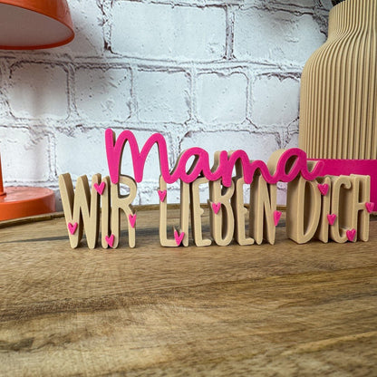 Nahaufnahme: 3D Schriftzug Mama Wir lieben dich – 2 cm Relief-Tiefe aus nachhaltigem PLA