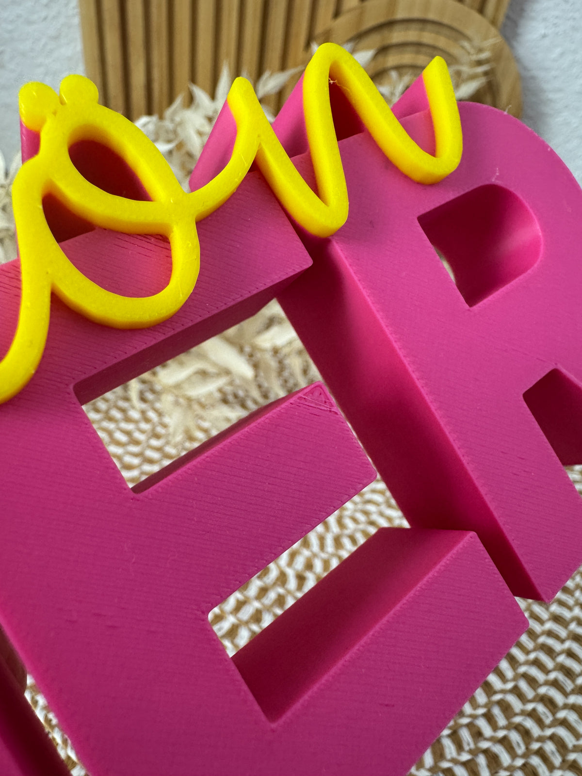 3D Schriftzug Schön Hier Pink-Gelb – B-Ware