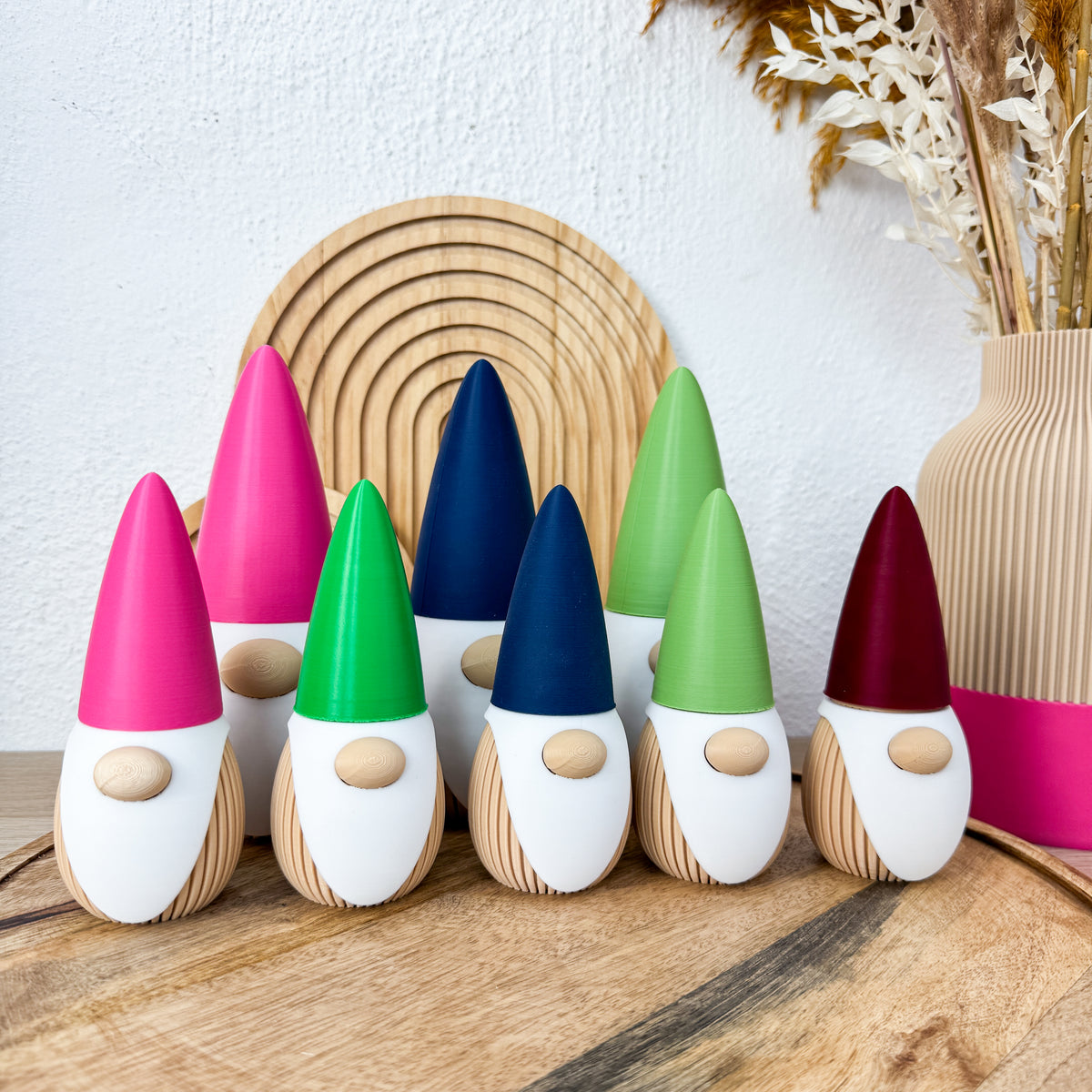 3D Zwerg Dekofiguren in Pink, Grün, Navy, Frühlingsgrün und Burgunder im Vergleich