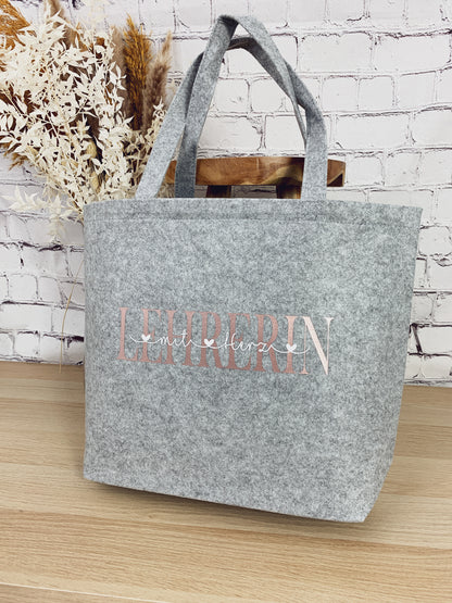 Tasche für Lehrerin in Wunschfarbe – Filztasche „LEHRERIN mit Herz“ mit Name