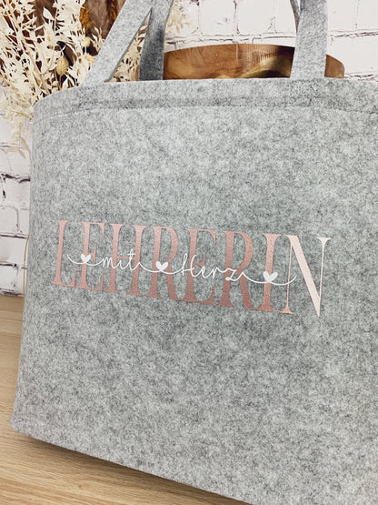 Tasche für Lehrerin in Wunschfarbe – Filztasche „LEHRERIN mit Herz“ mit Name