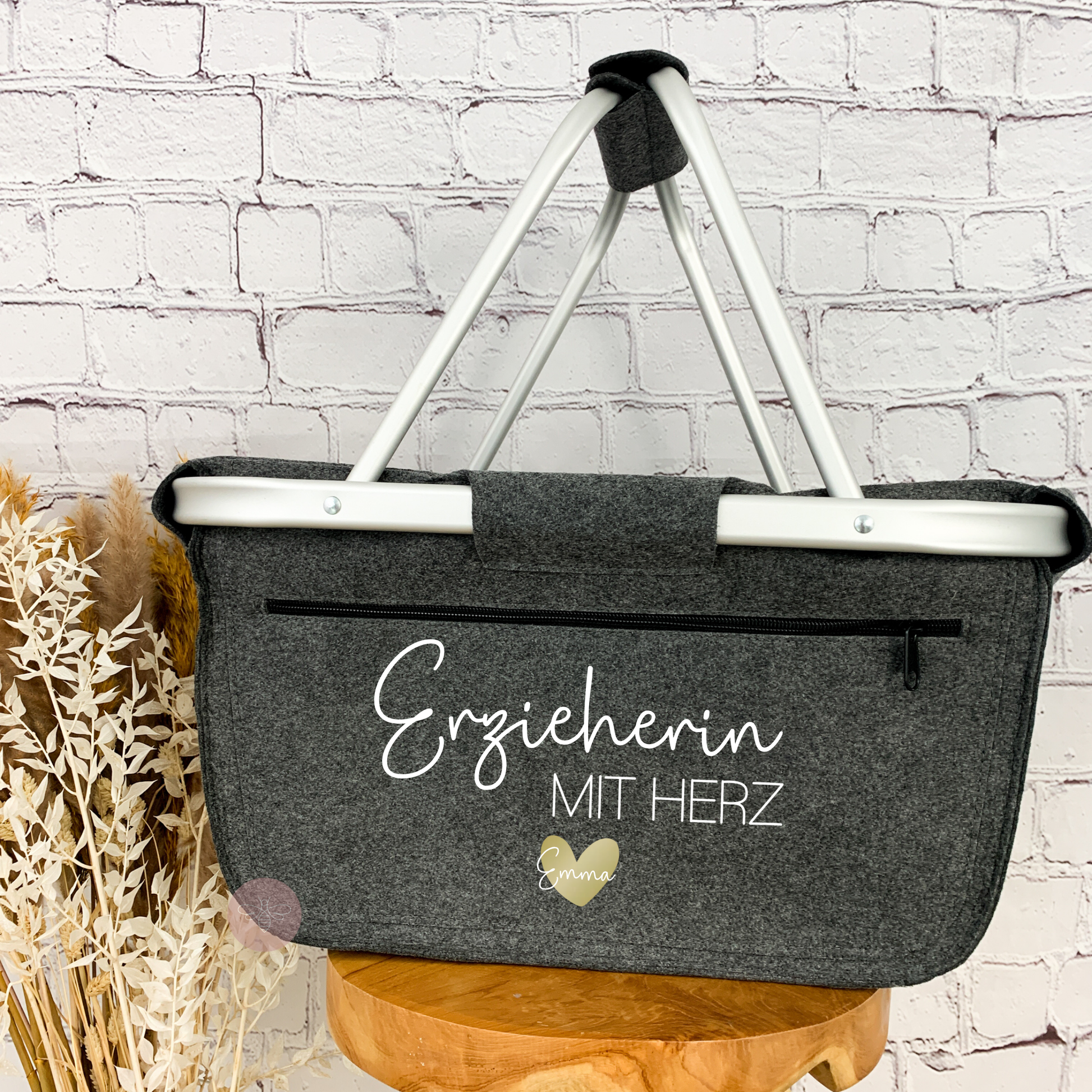 Personalisierter Einkaufskorb für Erzieherin mit Herz in anthrazit mit goldfarbenem Herz – ein liebevolles Geschenk zum Abschied.