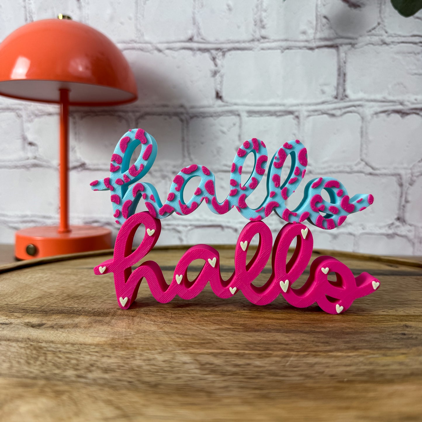 3D Schriftzug hallo im Leo-Look