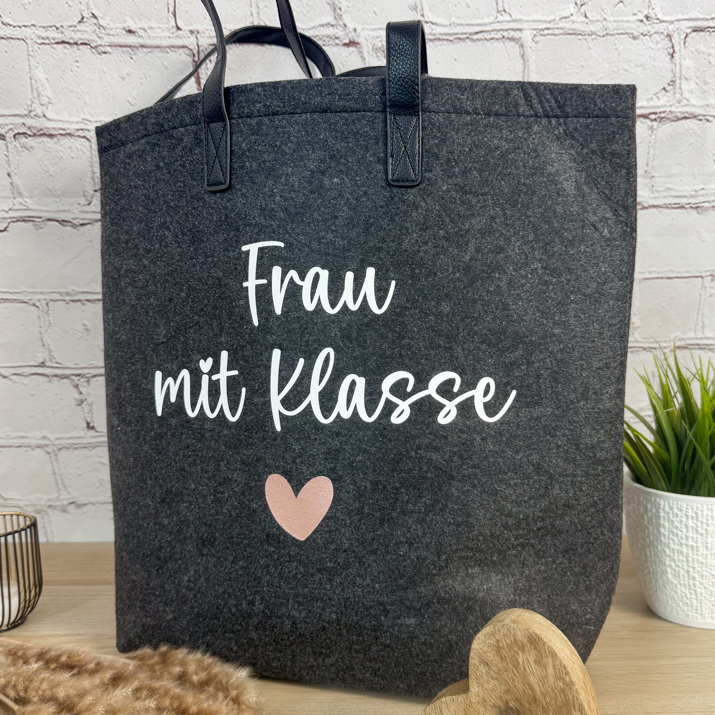 Geschenk für Lehrerin – Filztasche Frau mit Klasse aus robustem Filz mit Lederhenkeln