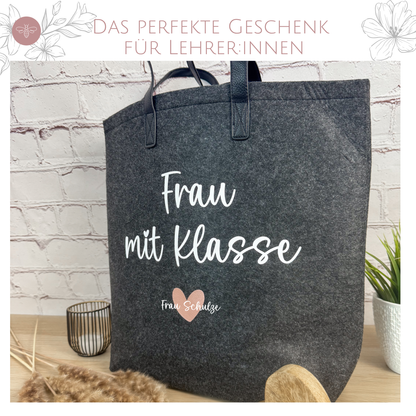 Personalisierte Filztasche Frau mit Klasse – Geschenkidee für Lehrerinnen mit Name und Herz