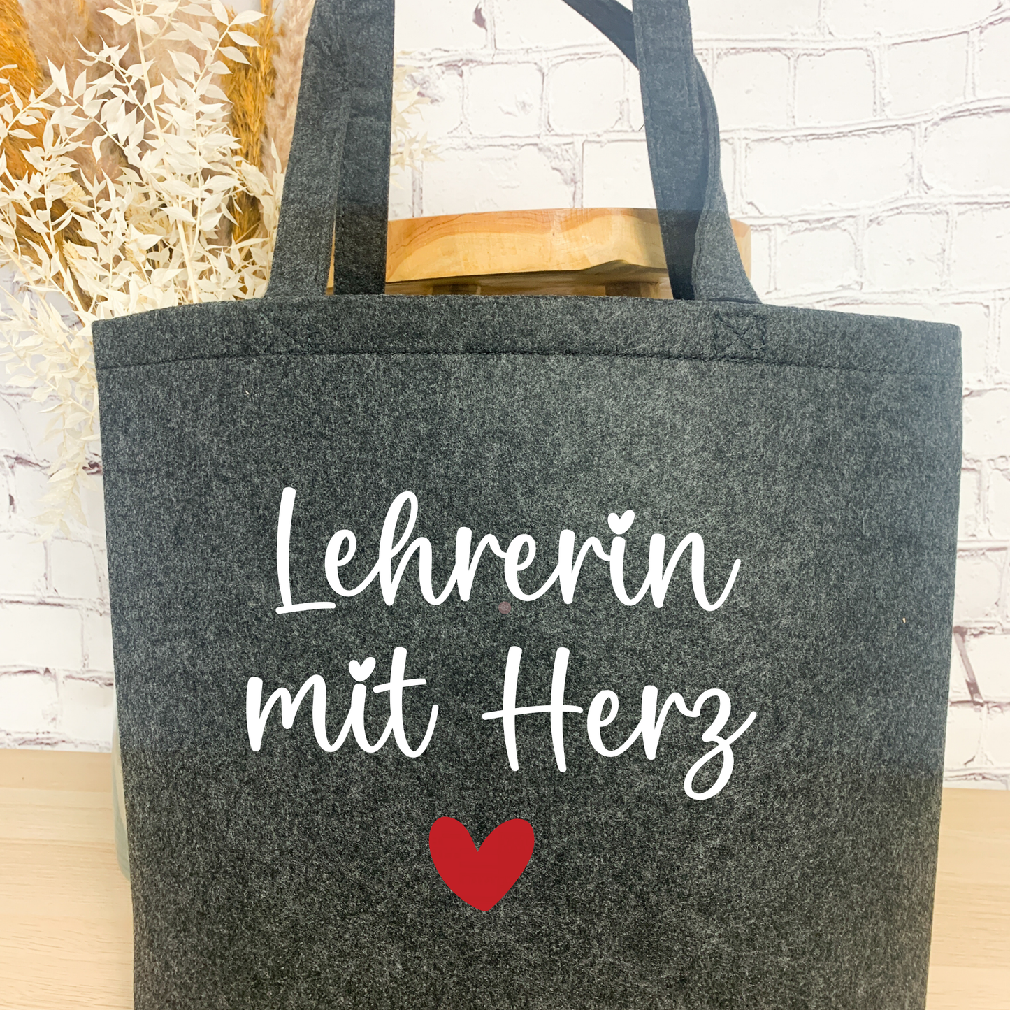 Filz Tasche Leherin mit Herz - Geschenk zum Abschied für Lehrerin