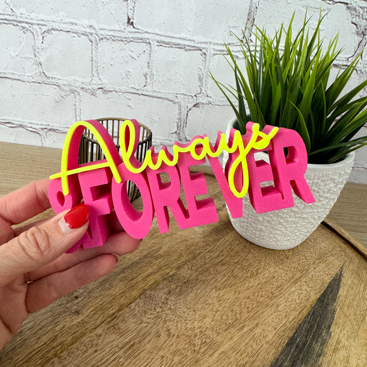 Moderner 3D Schriftzug Always and Forever als romantische Deko Idee zur Hochzeit