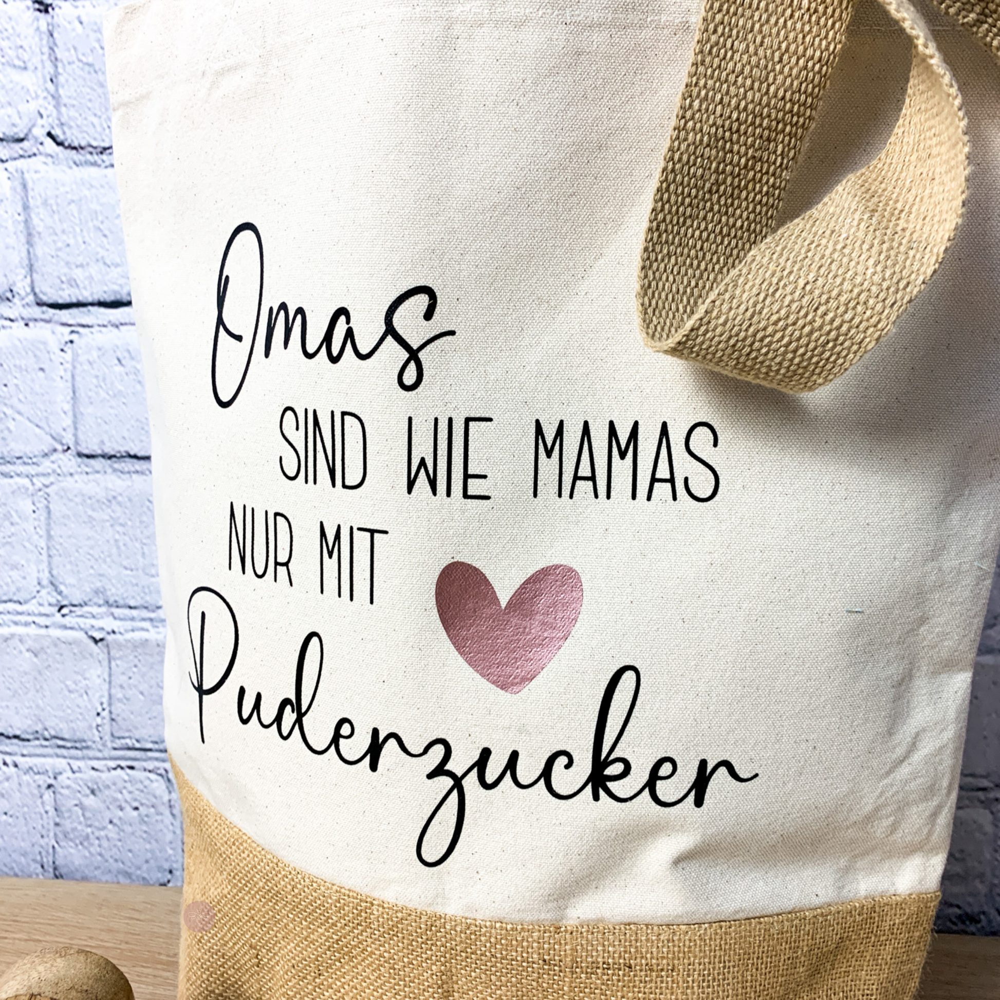 Nachhaltige Jutetasche für Omas mit Spruch – perfektes Geschenk zum Geburtstag oder Weihnachten.