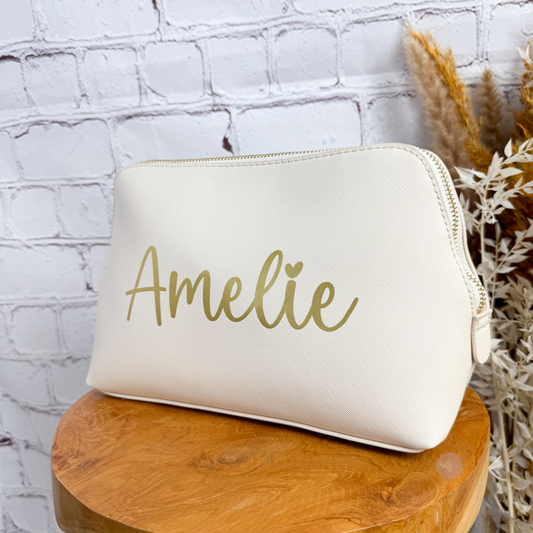 Personalisierte Kosmetiktasche aus PU-Leder in beige mit goldener Schrift 'Amelie', perfekte Geschenkidee für Frauen.