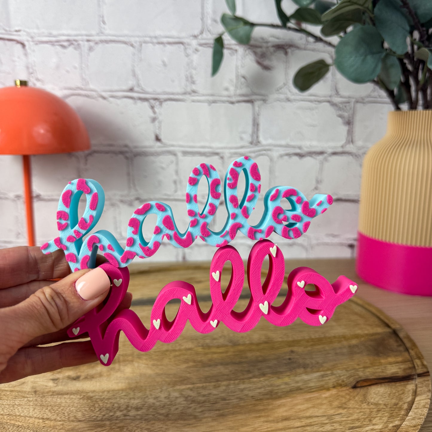 3D Schriftzug hallo im Leo-Look