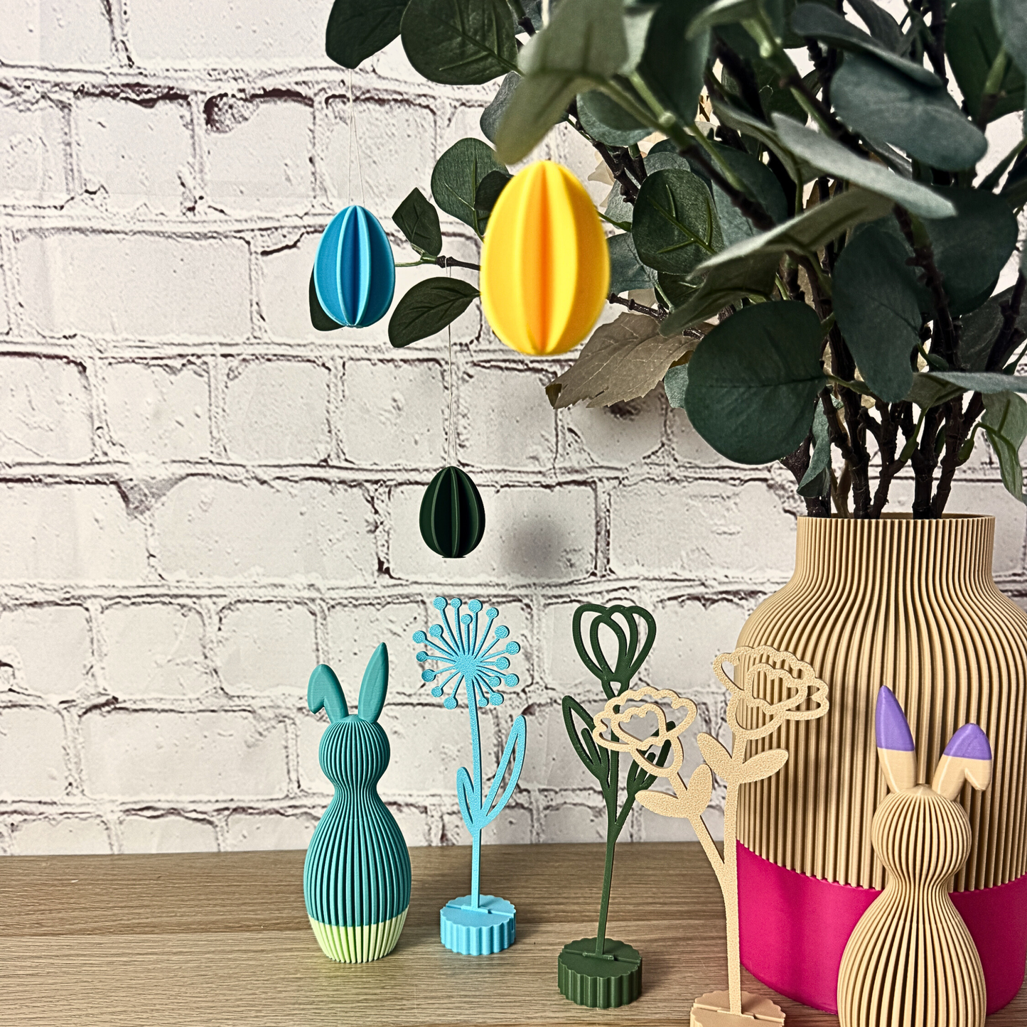 Mini Osterei aus PLA als moderne Osterdeko zum Aufhängen an Zweigen dekoriert