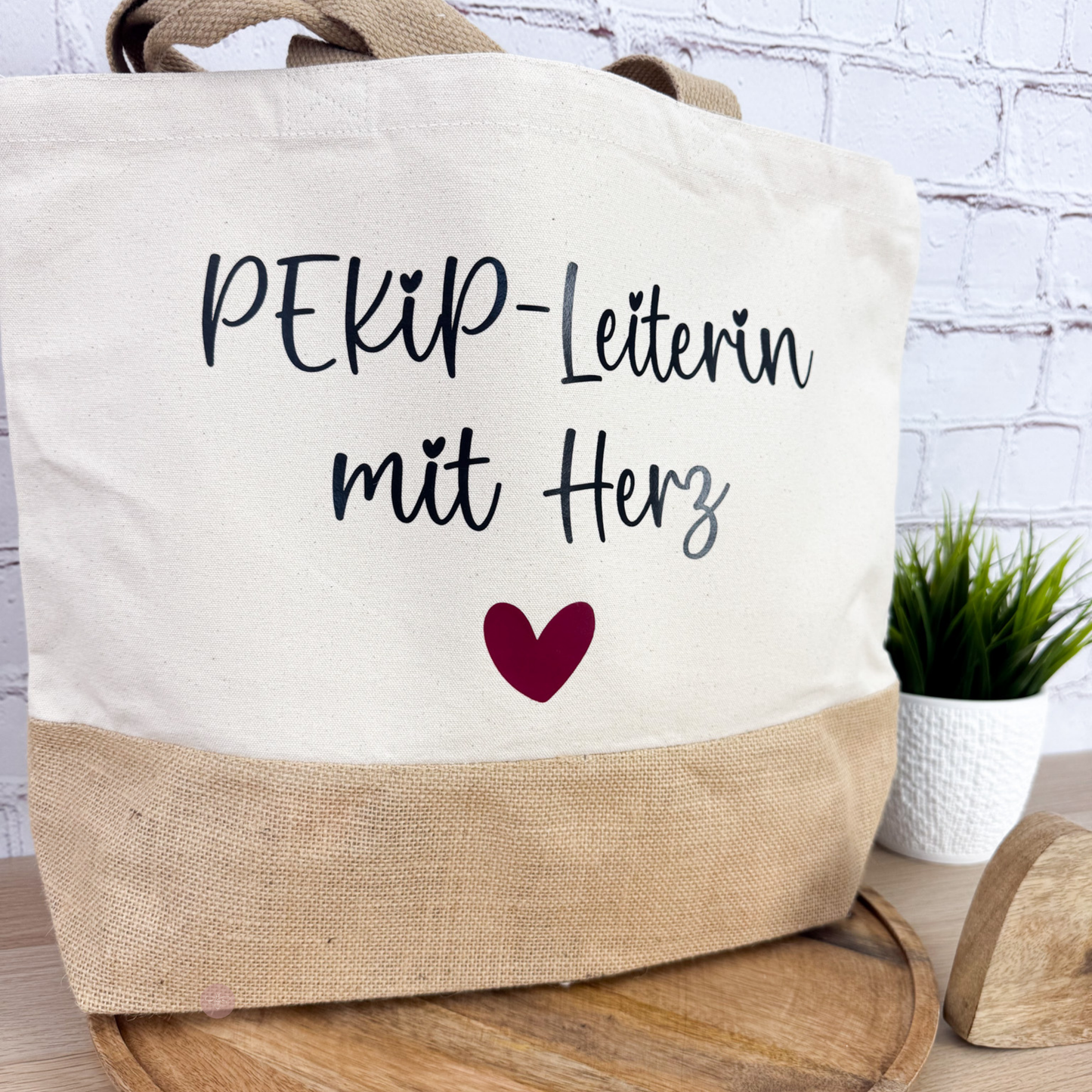 PEKiP-Leiterin Tasche mit Herzaufdruck – seitlich - liebevolles Abschiedsgeschenk für Pekip Leitung