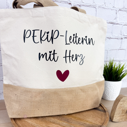 PEKiP-Leiterin Tasche mit Herzaufdruck – seitlich - liebevolles Abschiedsgeschenk für Pekip Leitung
