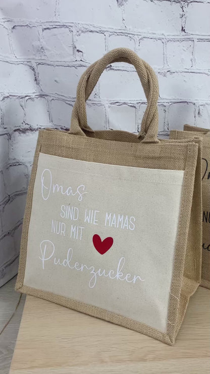 Video der Jutetasche mit der Aufschrift "Omas sind wie Mamas nur mit Puderzucker" in verschiedenen Varianten. Perfekte Geschenkidee für Omas zum Geburtstag, Muttertag oder Weihnachten.