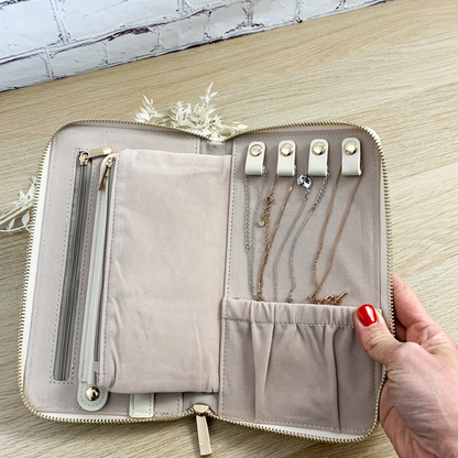 Schmucketui mit Name und Herz für die Reise