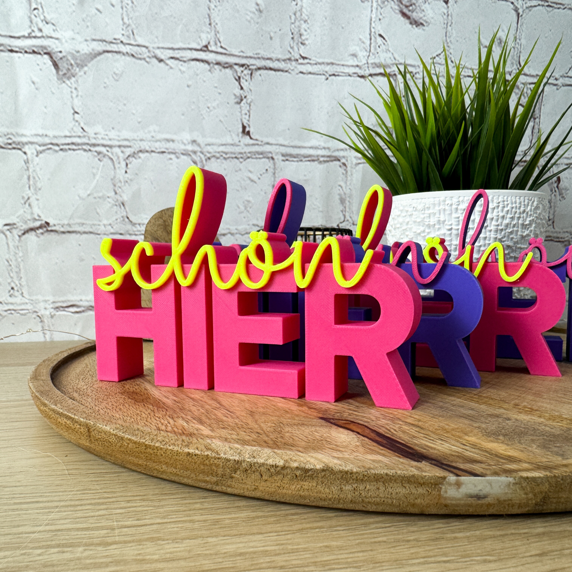 Farbauswahl vom „schön hier“-Deko-Schriftzug – ideal zum Einzug, Geburtstag oder als Dankeschön