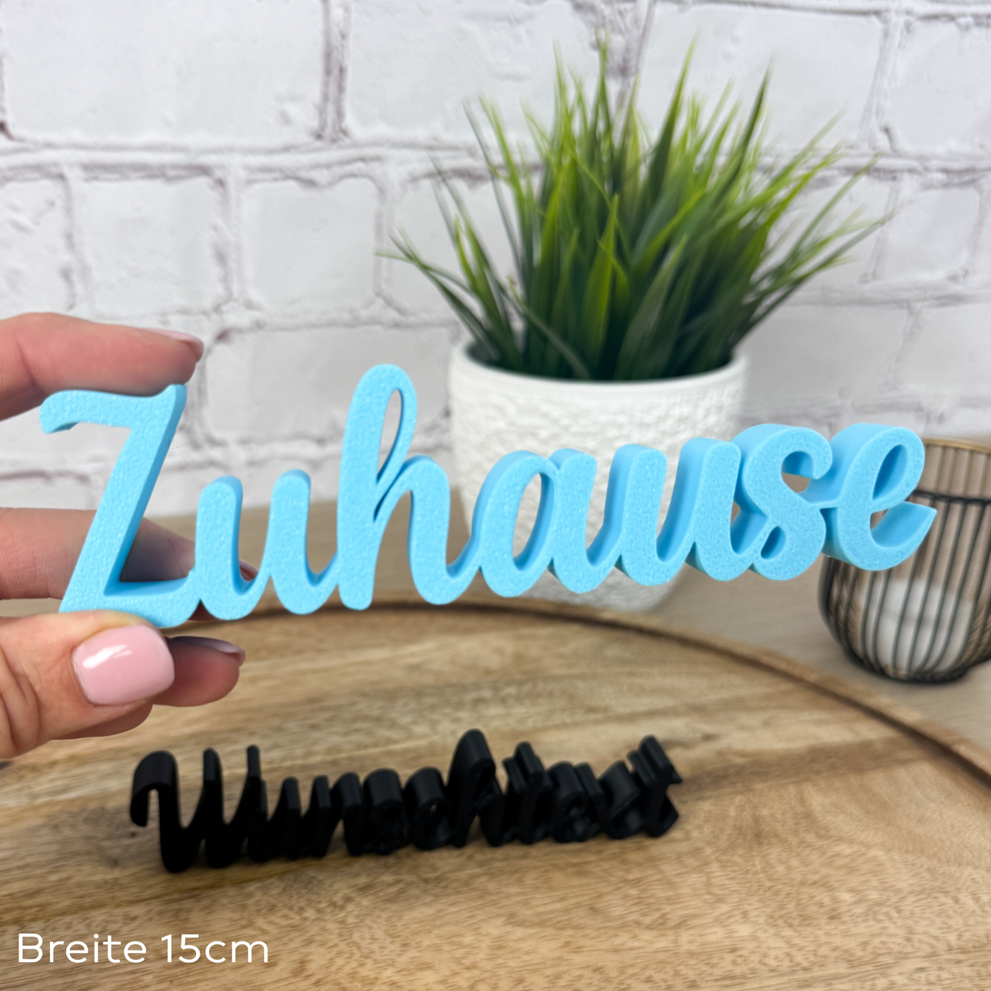 Hellblauer 3D Schriftzug „Zuhause“ aus PLA, dekorativ und ideal als Geschenk zum Einzug