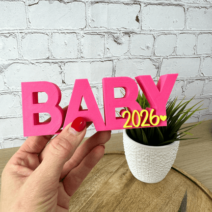 3D Schriftzug Baby mit Jahreszahl als persönliche Schwangerschaftsverkündung