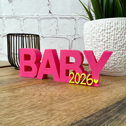 3D Schriftzug „Baby 2026“ als kreative Idee, um die Schwangerschaft zu verkünden