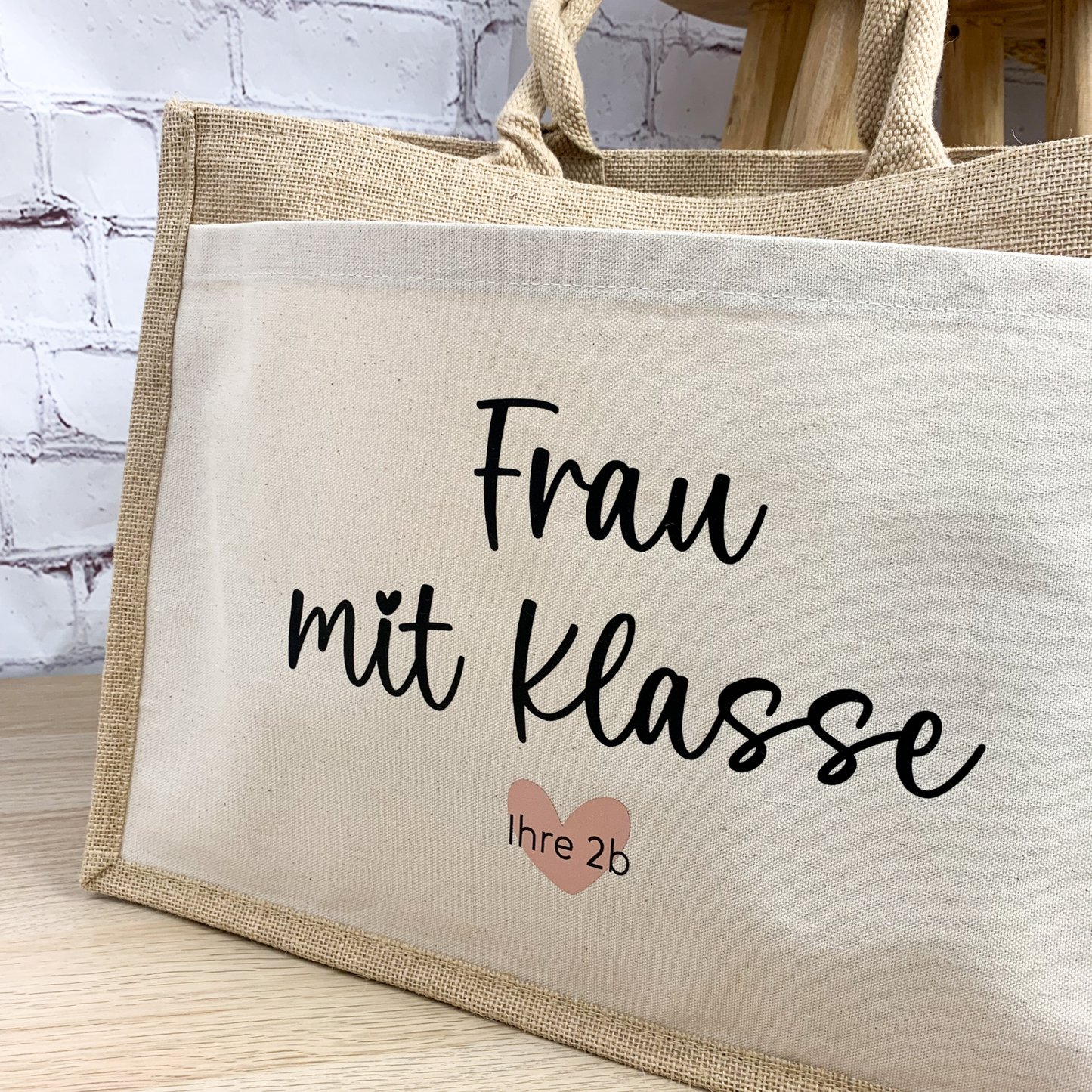 Jutetasche Frau mit Klasse