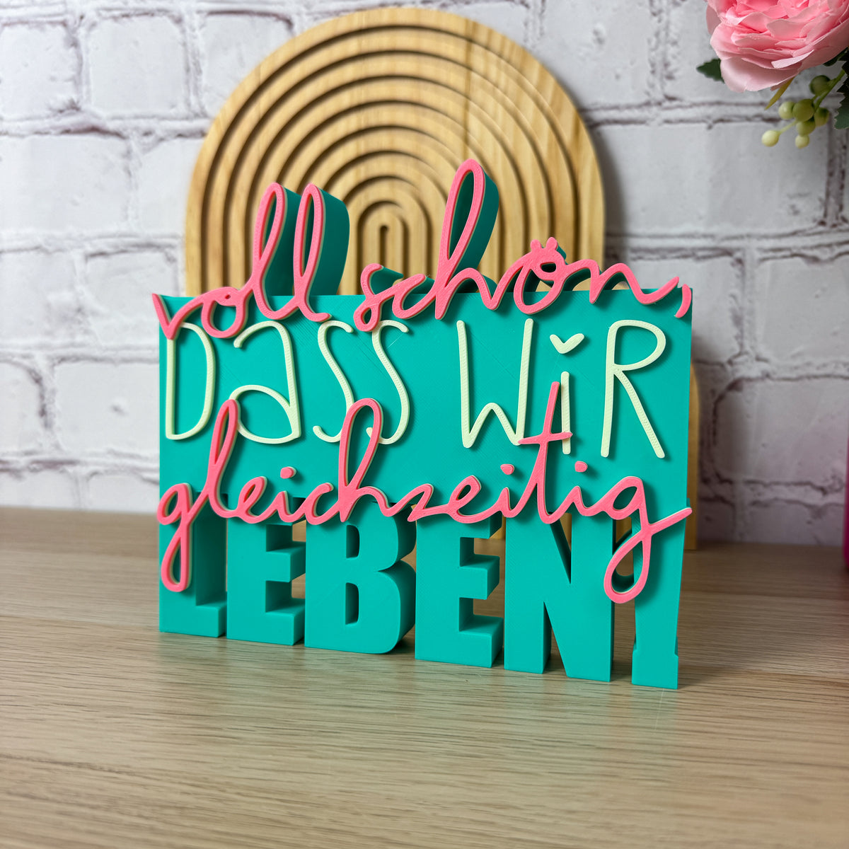 3D Spruch „Voll schön, dass wir gleichzeitig leben“ als Deko in Jade, Mint und Rosa