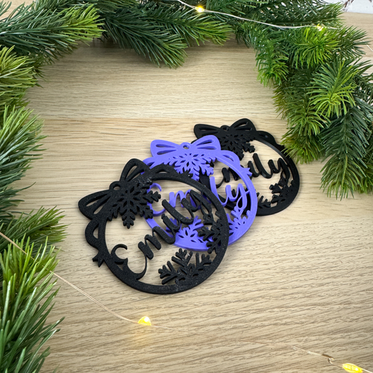 Personalisierte Weihnachtskugeln mit Schneeflocke und Schleife – Farben Schwarz und Lila – Deko für den Weihnachtsbaum