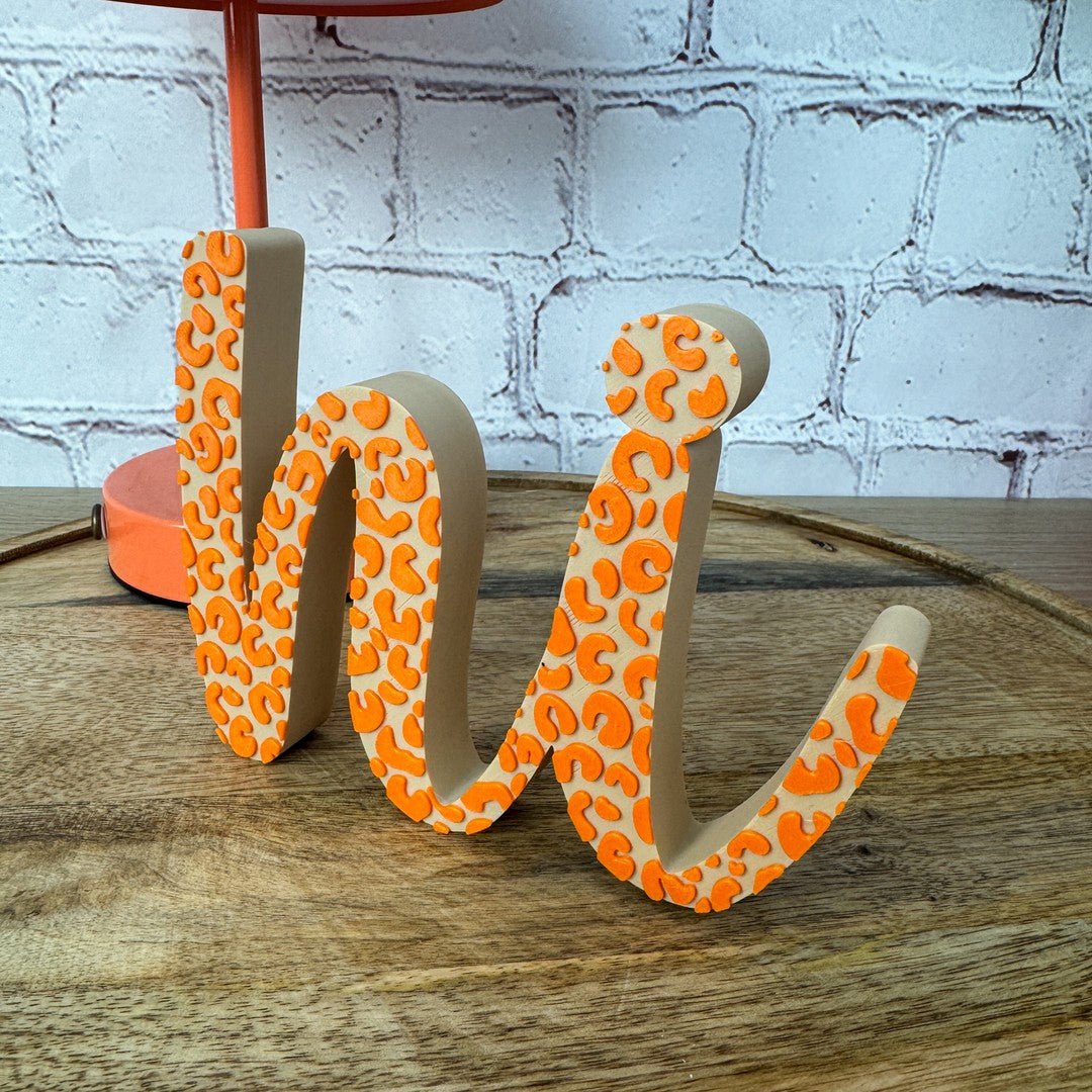 3D Schriftzug hi im Leo-Look